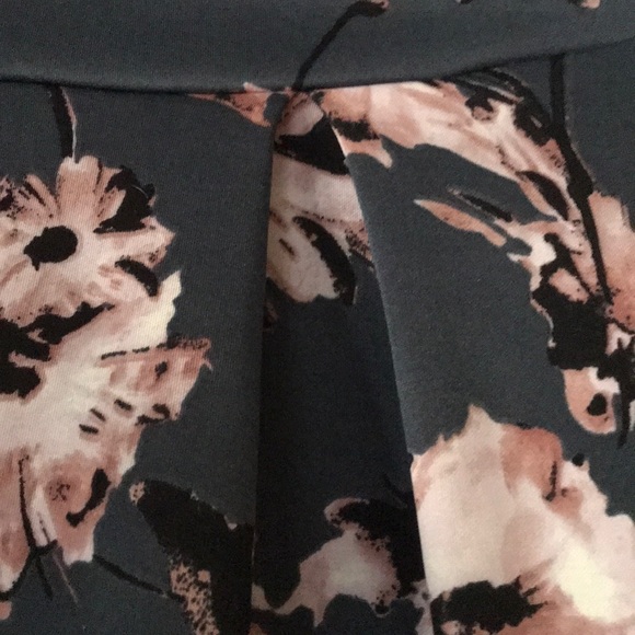 floral skirt - Picture 3 of 3